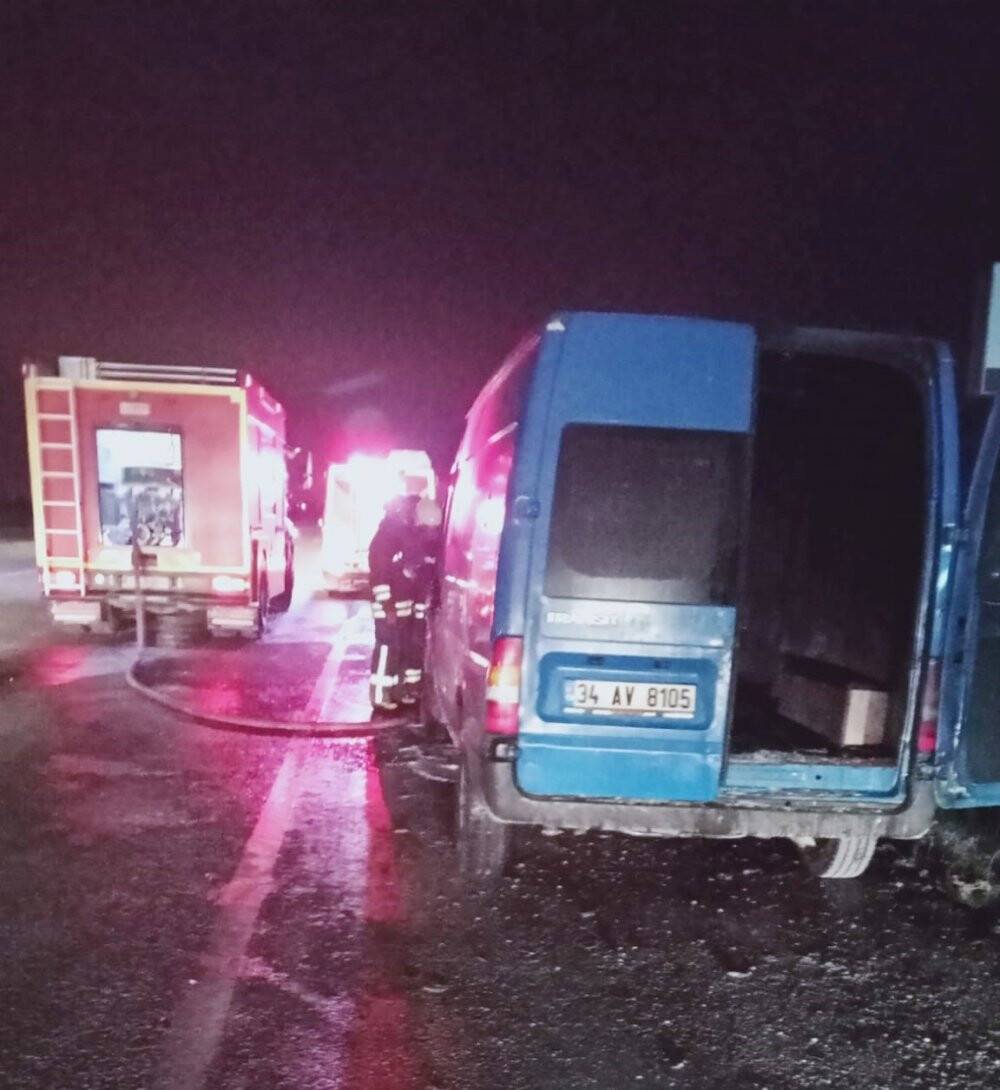 Konya'da seyir halindeki minibüste korkutan yangın