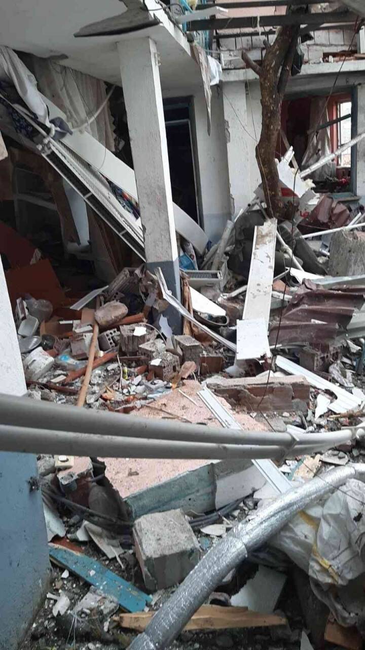 Mutfak tüpü bomba gibi patladı