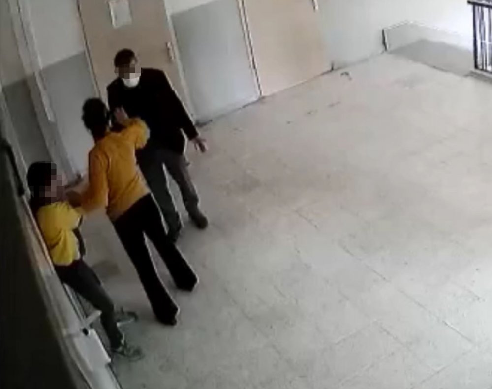 Öğretmenin öğrencisini tekme tokat dövdüğü anlar kamerasında
