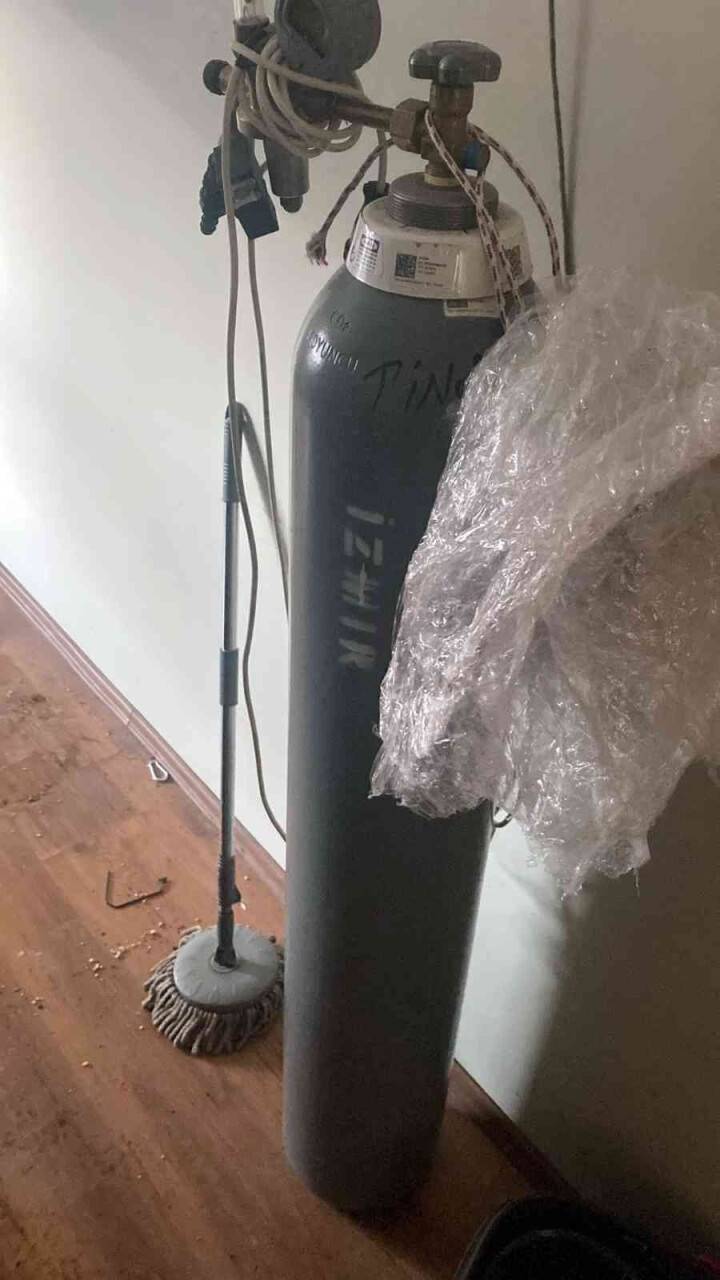 Villaya kaçak elektrik çekip, uyuşturucu serası kurmuşlar