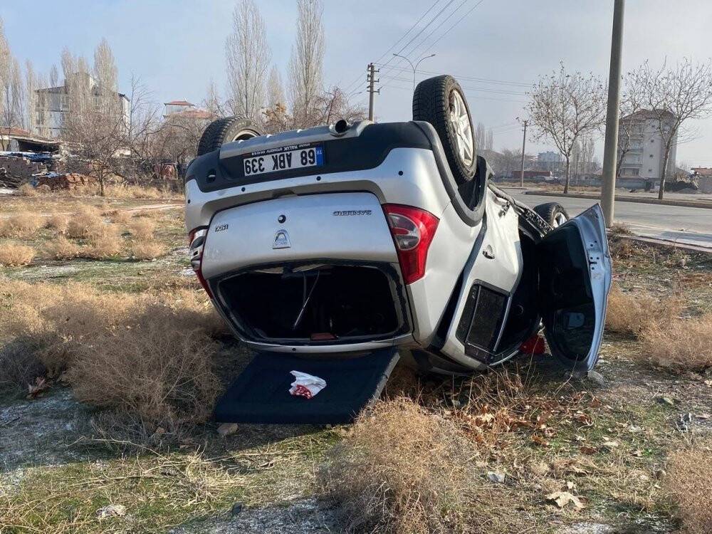 Gaz ve fren pedalına sıkışan paspas kazaya neden oldu
