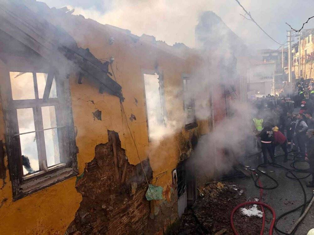 İzmir’de yangın dehşeti: 3 çocuk hayatını kaybetti