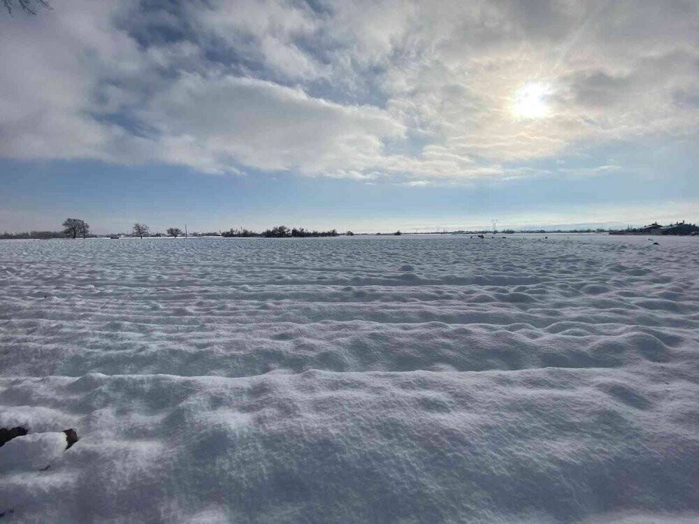 Kar yağışı Konya Ovası’na ilaç oldu