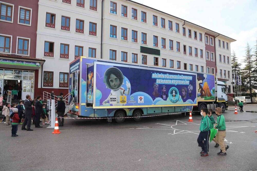 Konya’da 75 bin öğrenciye çat kapı tiyatro ile su tasarrufu ve sıfır atık anlatılıyor