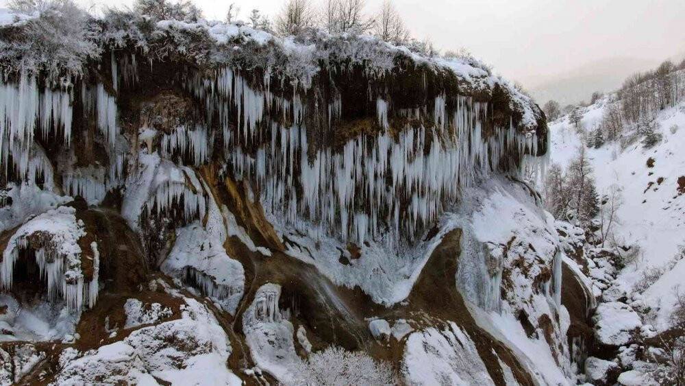 Sivas’ta Sibirya soğukları şelaleyi dondurdu