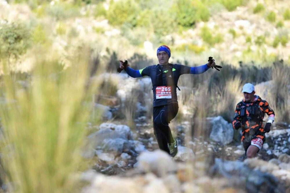 Deniz kenarında başlayan maraton kayak merkezinde tamamlandı
