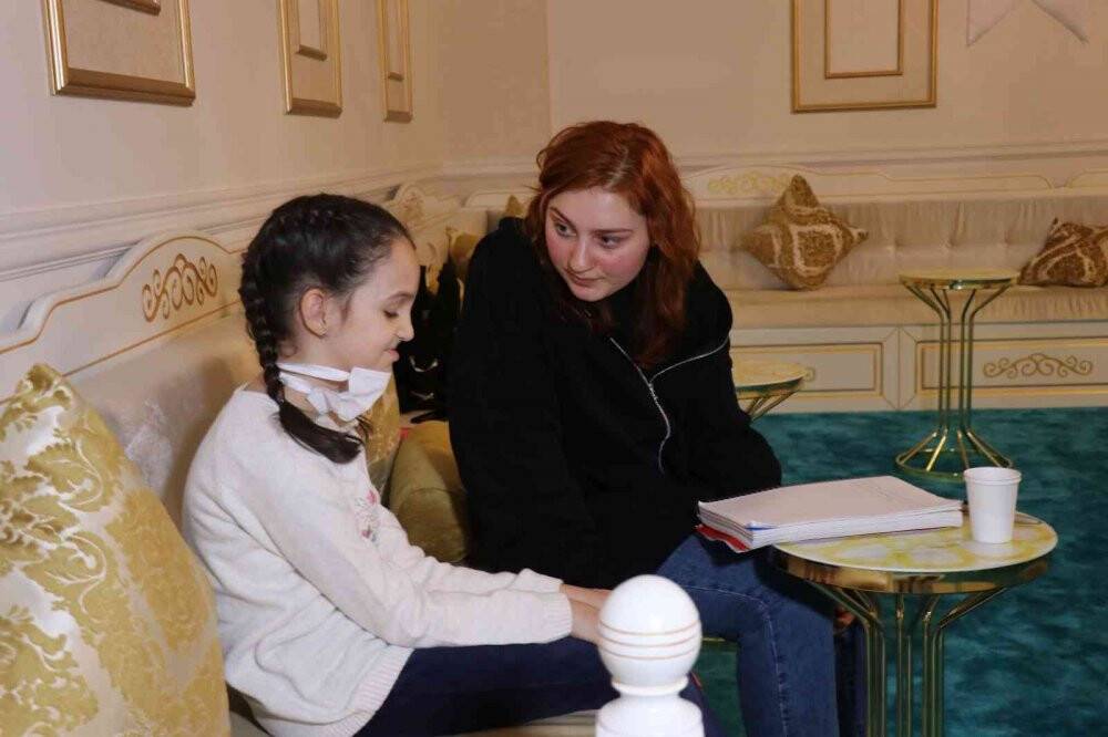 Görmeyen öğrencilerin gözleri oluyorlar