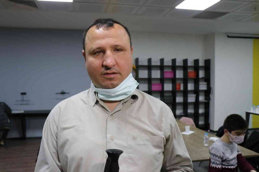 Görmeyen öğrencilerin gözleri oluyorlar