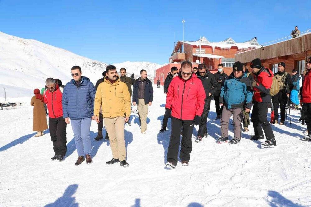 Hakkari’de kayak sezonu açıldı