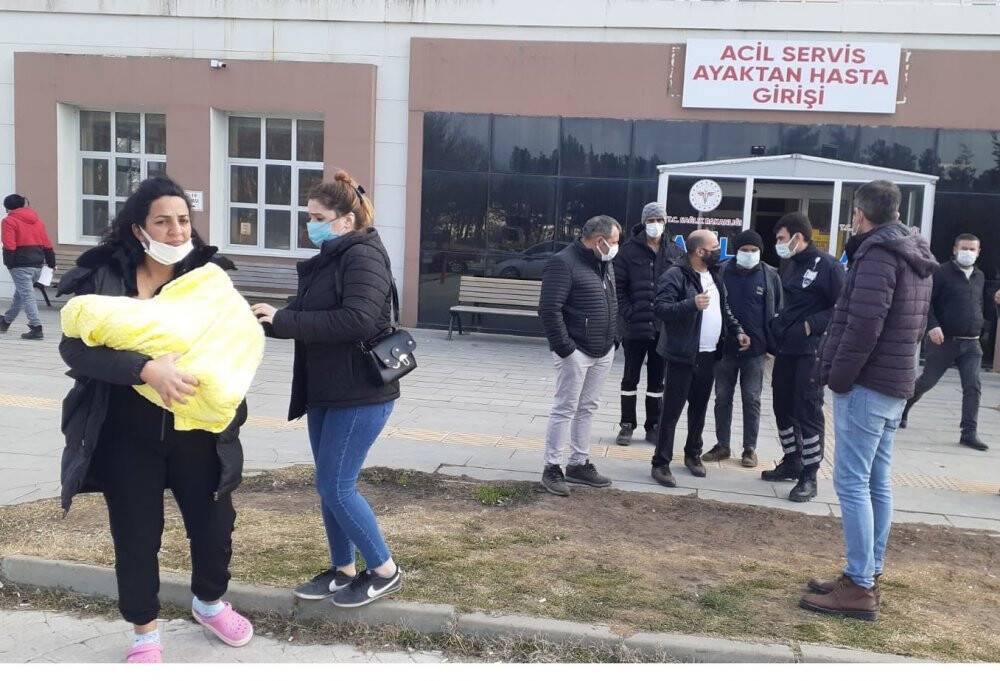 Üç günlük bebek takla atan araçtan burnu bile kanamadan çıktı
