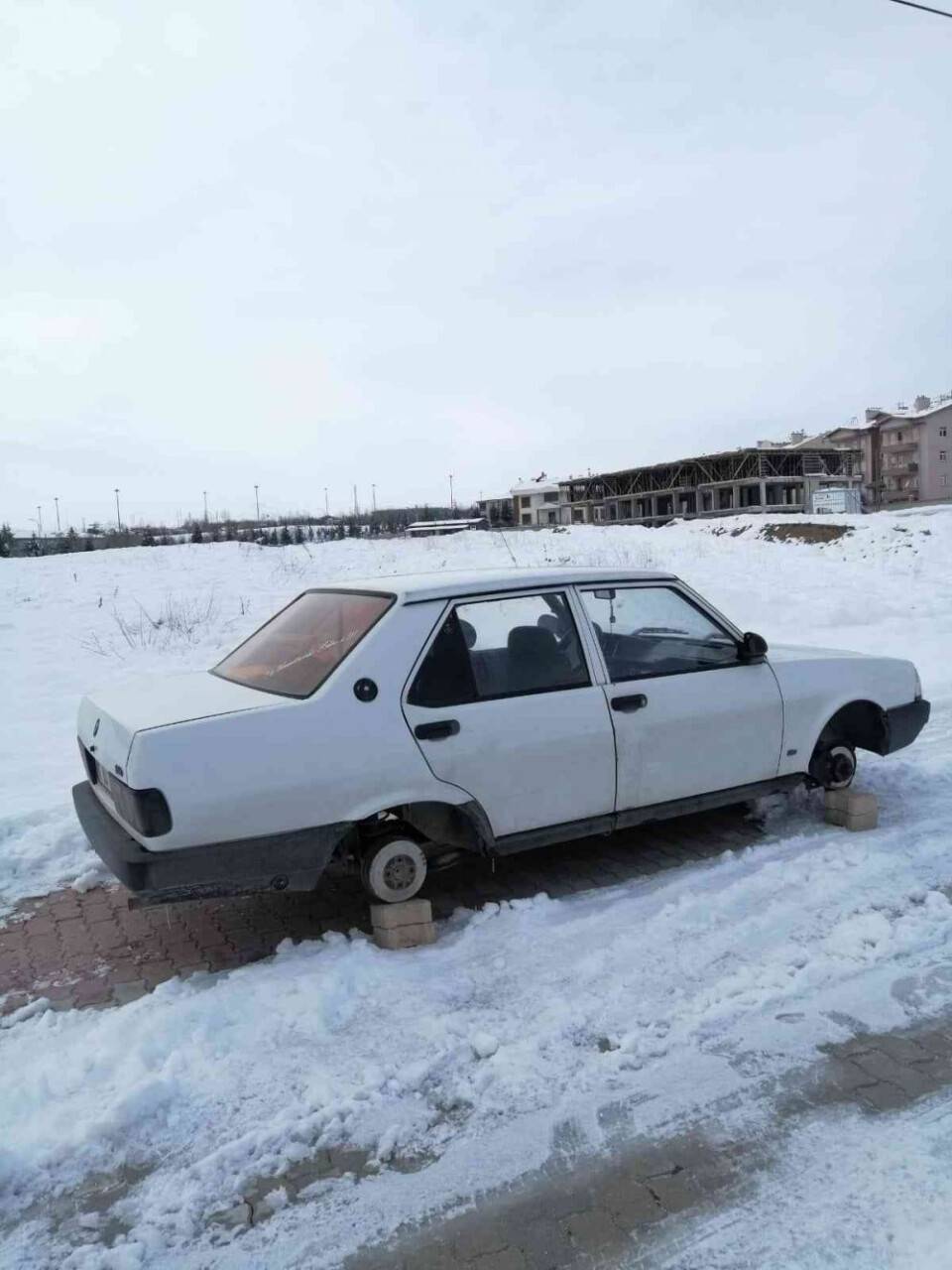 Konya’da 3 günde 4 aracın lastiklerini çalan hırsızlar yakalandı