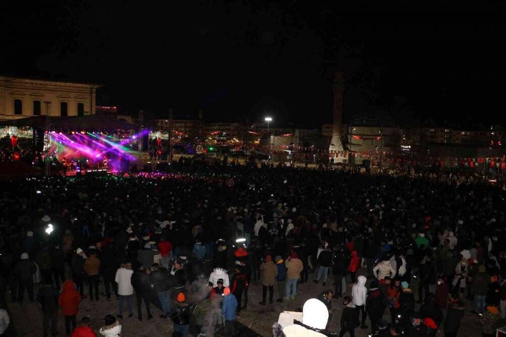 Dondurucu soğuğa aldırış etmediler