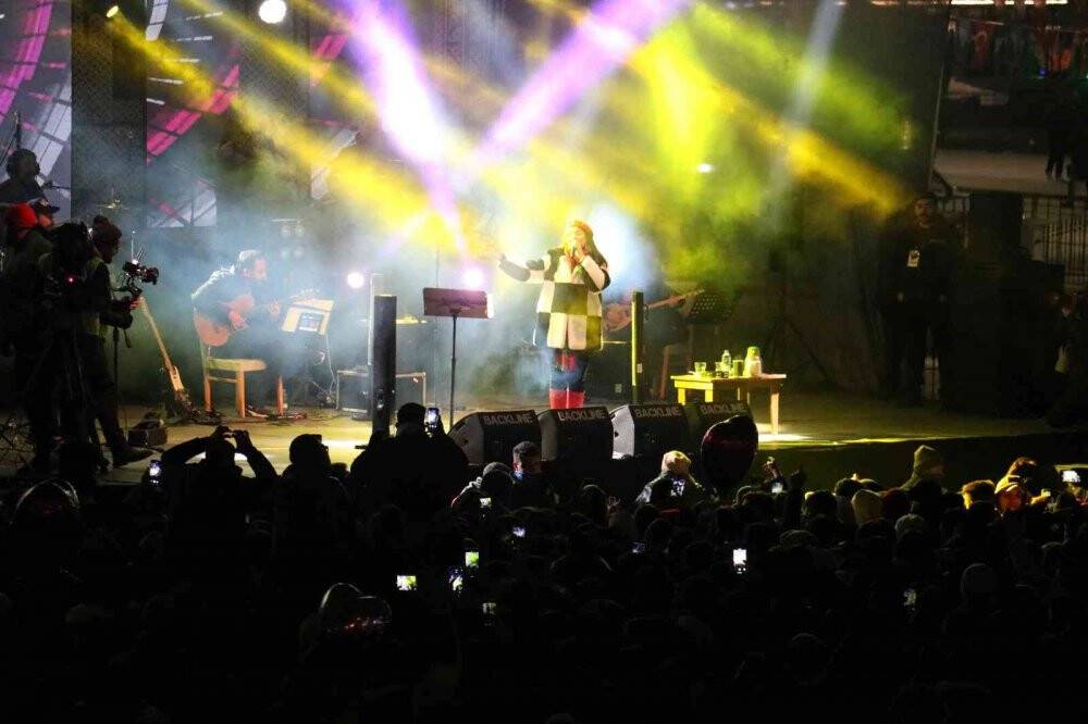 Dondurucu soğuğa aldırış etmediler