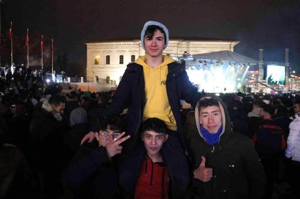 Dondurucu soğuğa aldırış etmediler