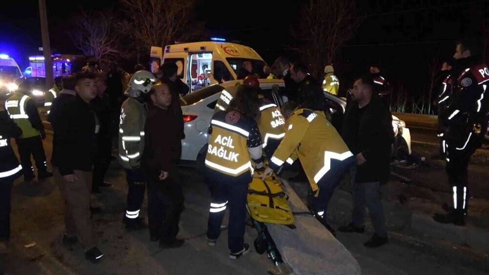 Kırıkkale’de iki otomobil kafa kafaya çarpıştı: 7 yaralı