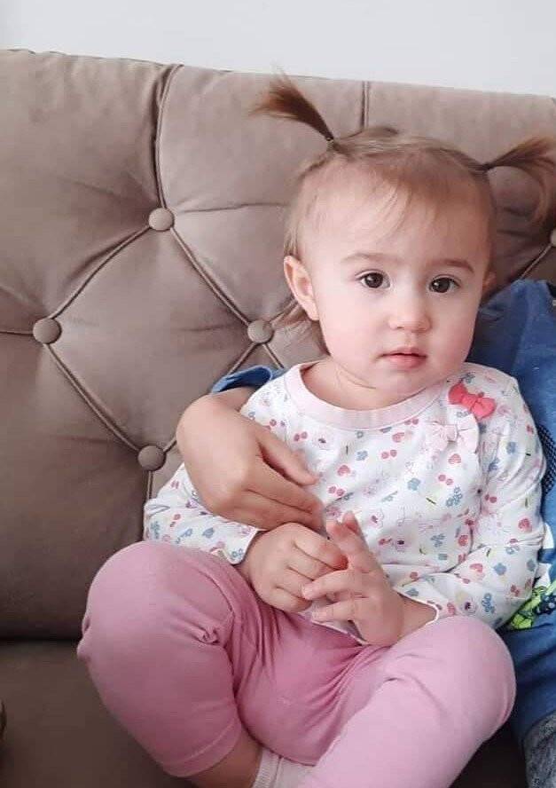3 yaşındaki çocuk bir anda kapıyı açtı, arabanın altında ezildi