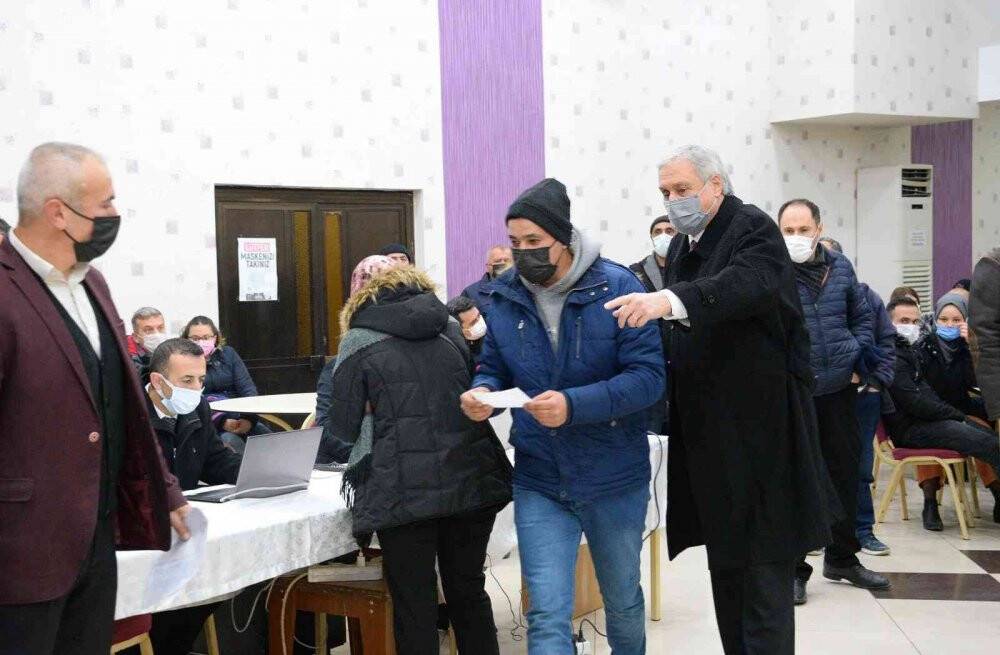 Bu kuyruğun sebebi düğün salonu kiralamak için