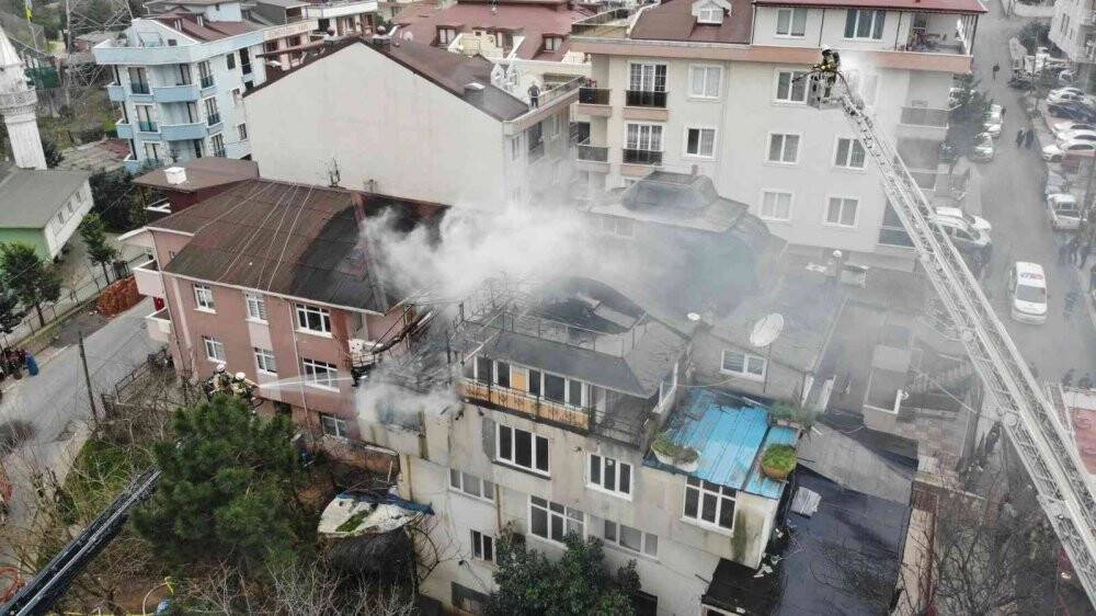 Eşiyle tartıştı, ailesinin bulunduğu evi ateşe verdi