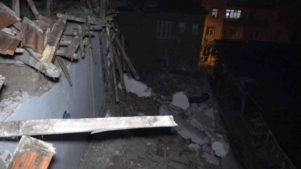 Kırıkkale’de iki katlı metruk bina çöktü