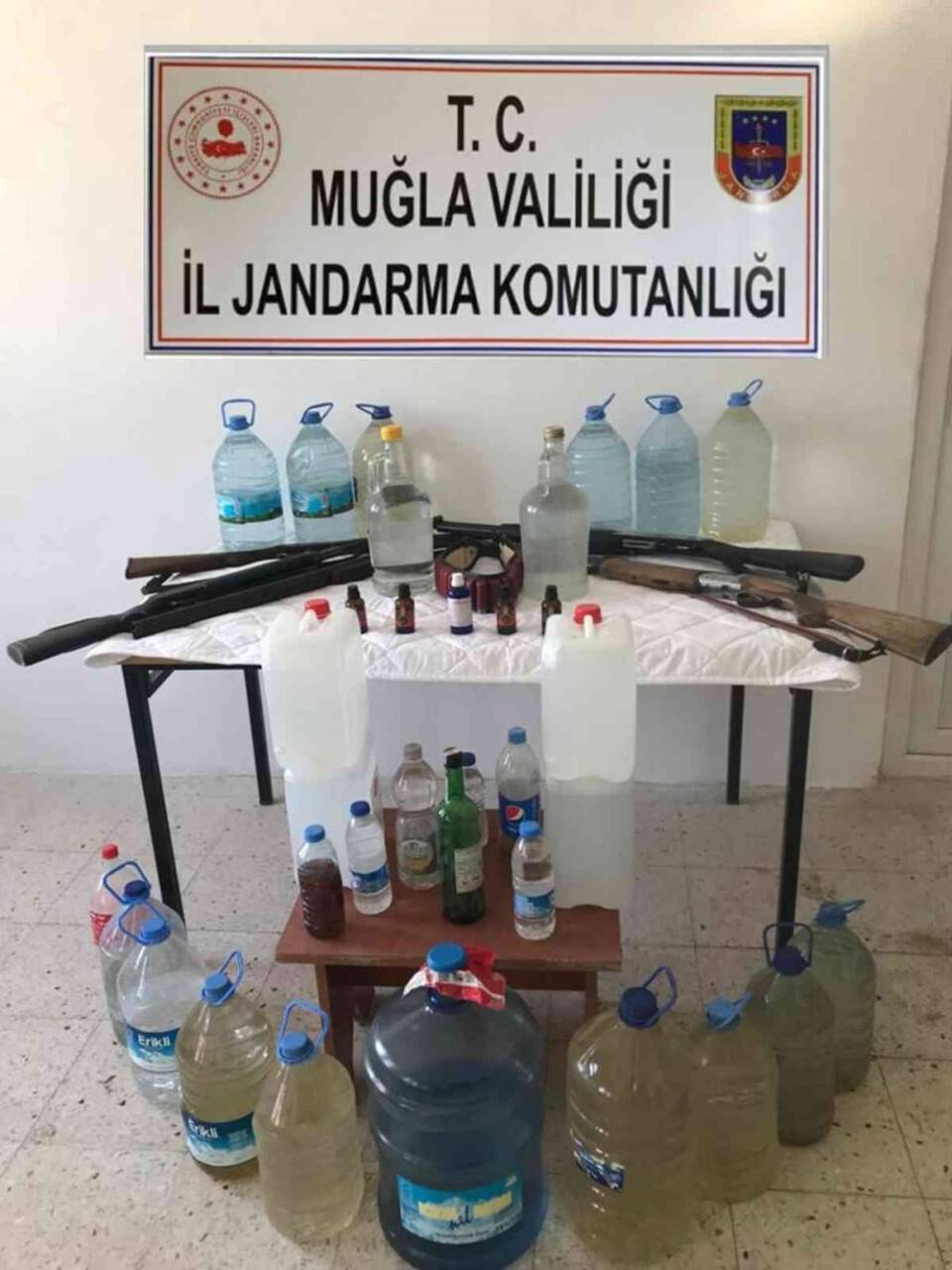 Yatağan ve Menteşe’de 147 litre kaçak alkol yakalandı