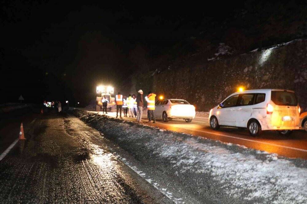 Zonguldak Ankara Karayolu heyelan nedeniyle trafiğe kapandı