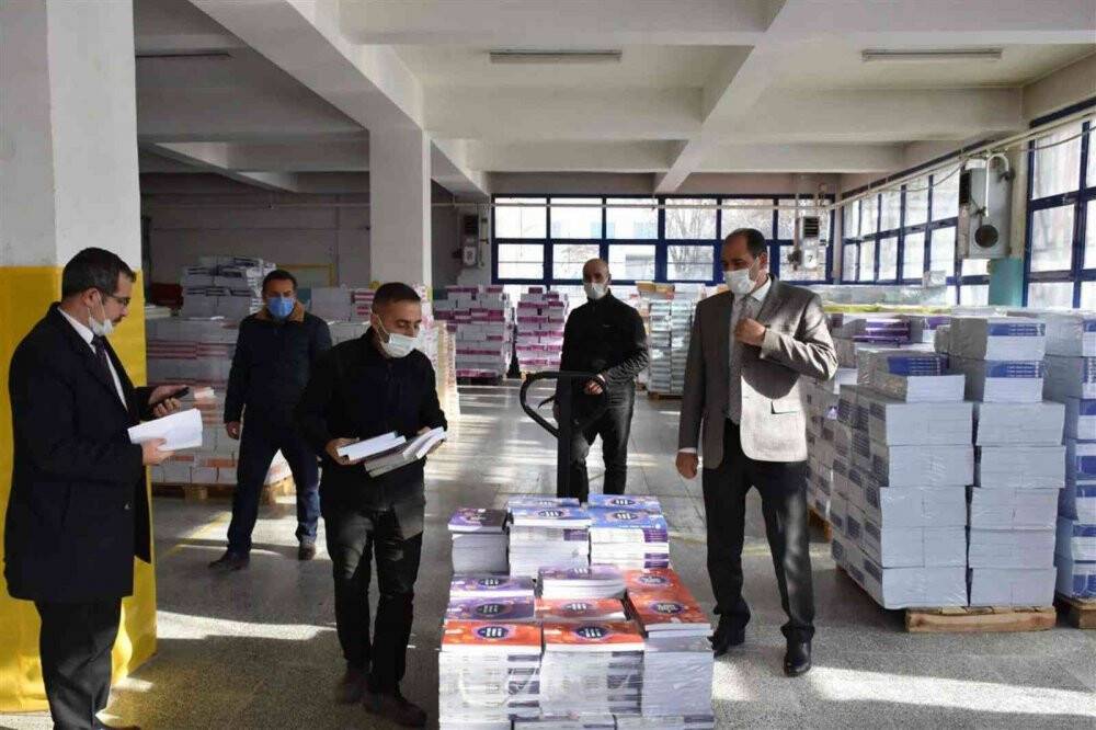 Erzincan’da yardımcı kaynak kitapların dağıtımına başlandı