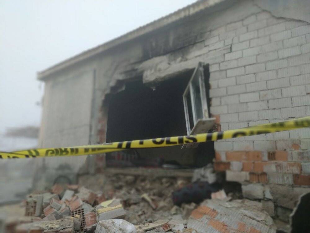 Evde patlama oldu, anne yaralandı 8 çocuğu yara almadan kurtuldu