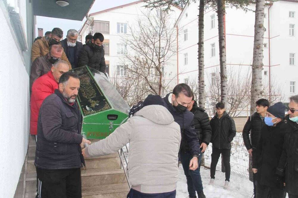 Konya’da felsefe öğretmeni evinde ölü bulundu