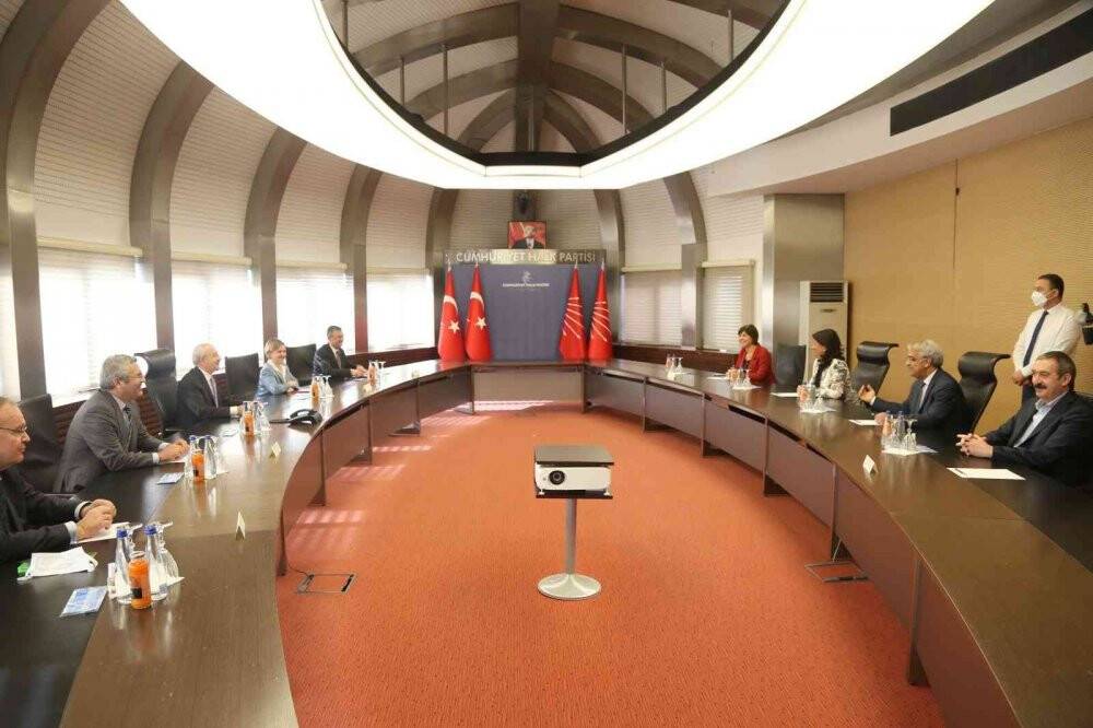 Pervin Buldan ve Mithat Sancar’dan CHP’ye ziyaret