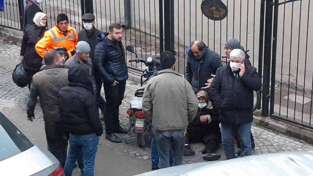 Ticari araç elektrikli bisiklete çarptı: 1 yaralı