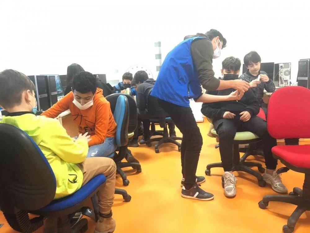 Türkeli’deki çocuklara “Robotik Kodlama” eğitimleri başladı