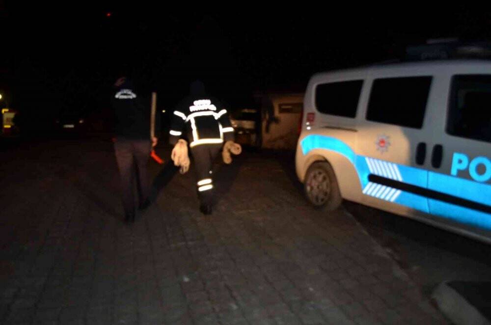 Ordu’da rüzgarın etkisiyle ağaca takılan paraşütçü kurtarıldı