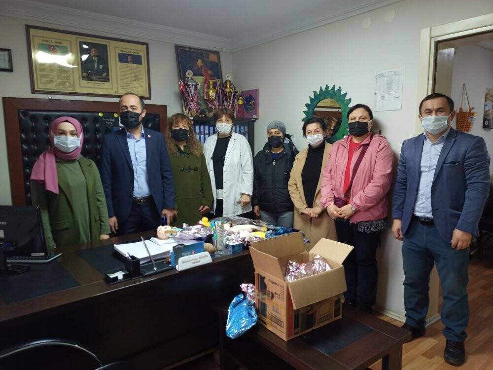 Halk eğitim merkezi çocukları unutmadı