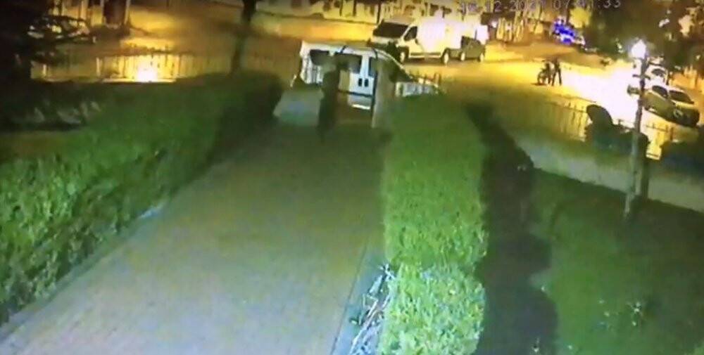 Konya'da motosiklet hırsızlığı güvenlik kamerasında! Bulana sahibinden ödül