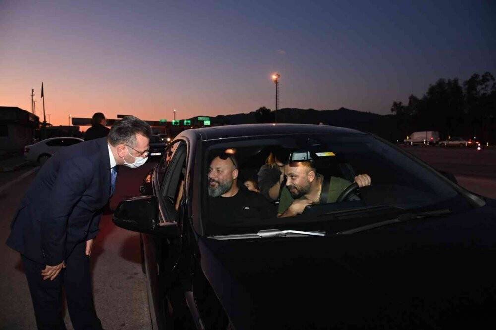 Vali Aksoy, görevi başındaki ekipleri ziyaret etti