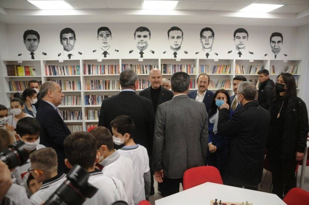 Bakan Soylu, Cizre’de şehit polisler adına kurulan kütüphanenin açılışını gerçekleştirdi