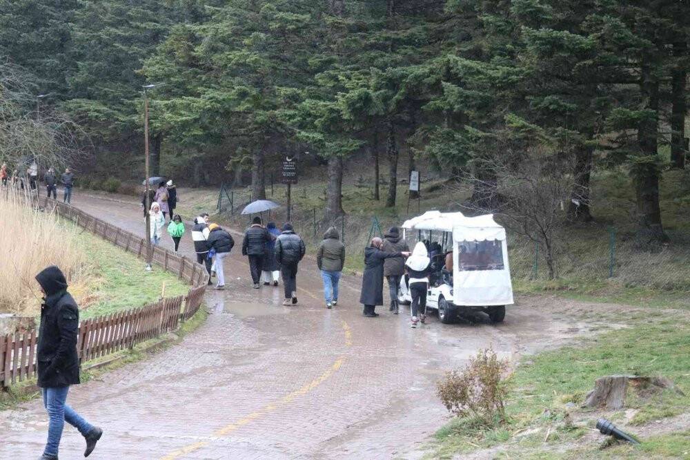 Bolu’da, yeni yılın ilk gününde Gölcük’te tatilci yoğunluğu