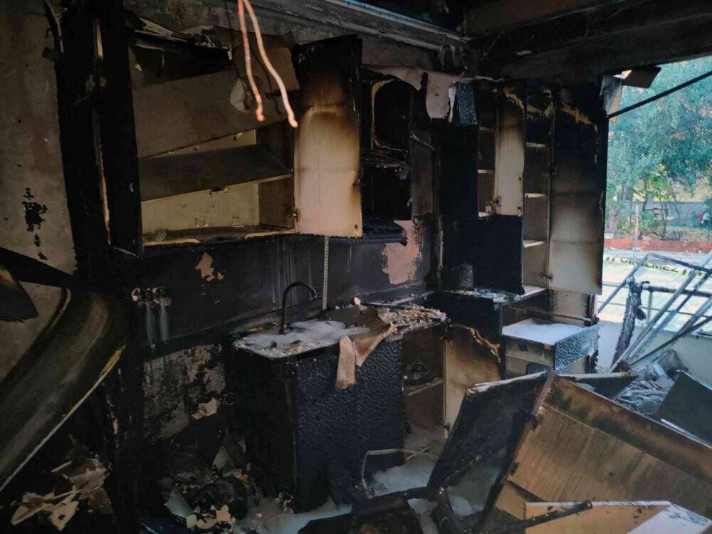 Elektrikli soba 4 katlı binayı yakıyordu