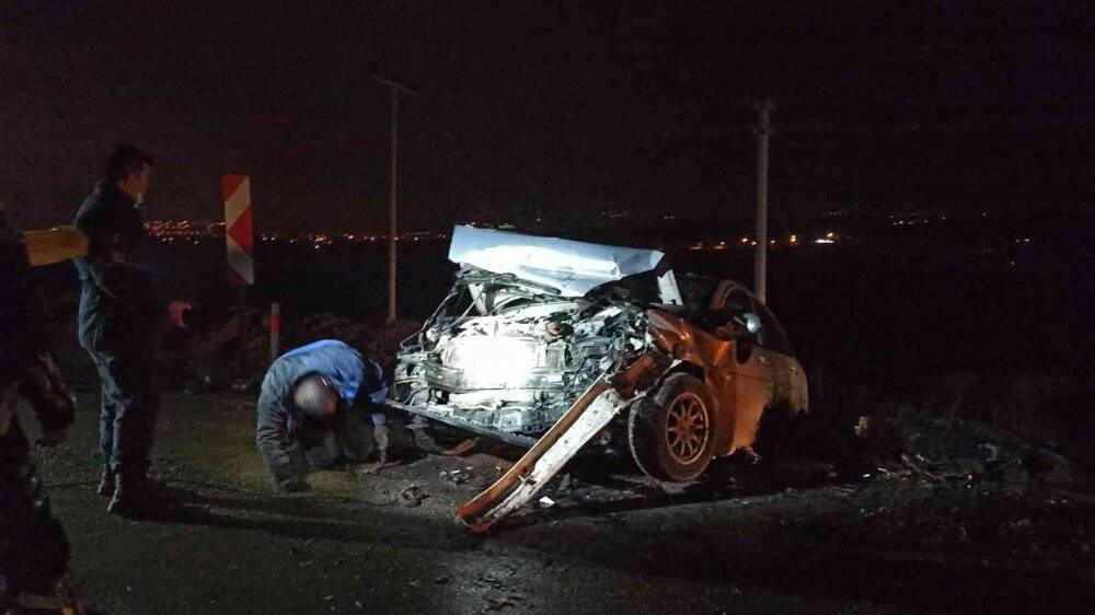 İki otomobil kafa kafaya çarpıştı: 7 yaralı