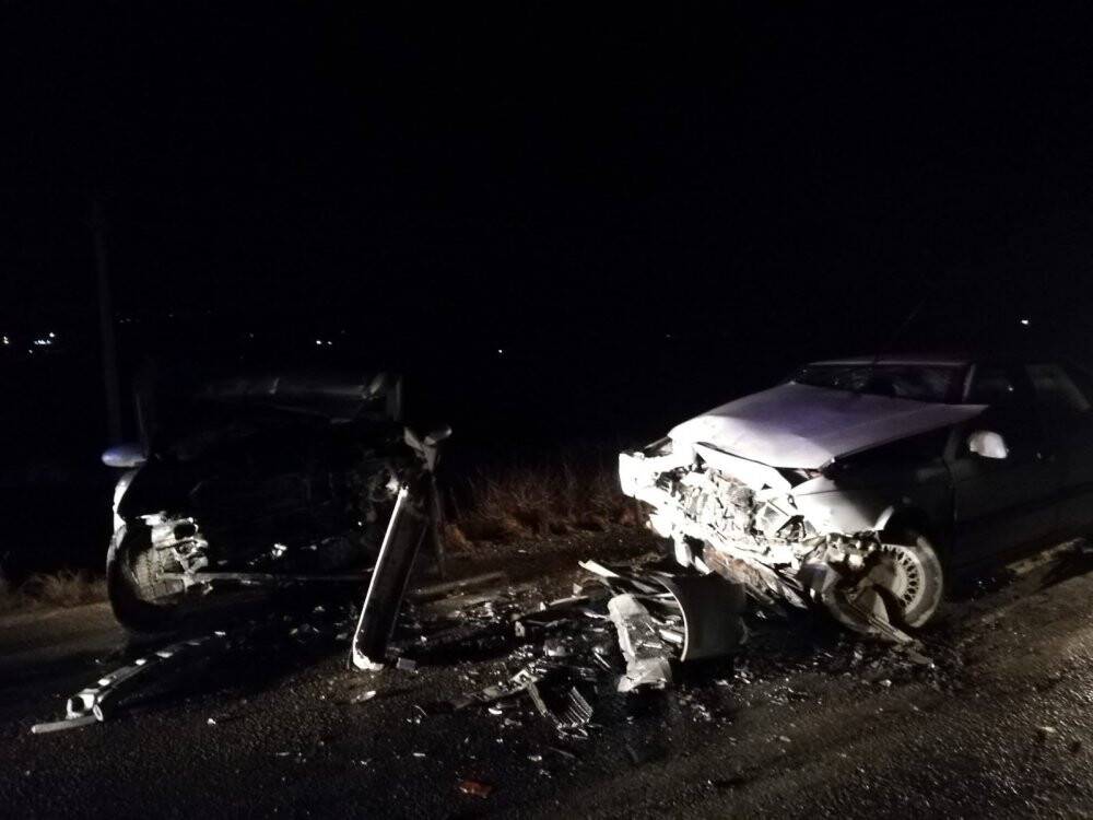İki otomobil kafa kafaya çarpıştı: 7 yaralı