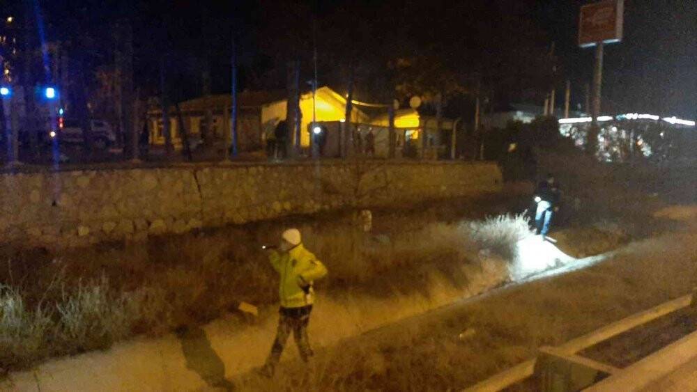Su kanalına düşen otomobilin sürücüsü hayatını kaybetti