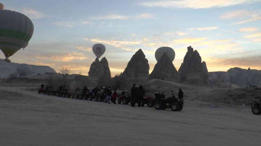 Yeni yılın ilk güneşini havada karşıladılar