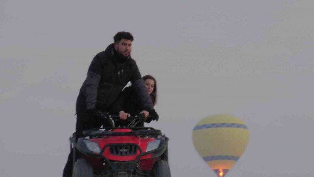 Yeni yılın ilk güneşini havada karşıladılar