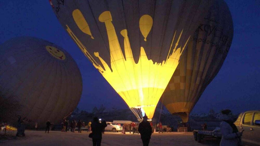 Yeni yılın ilk güneşini havada karşıladılar