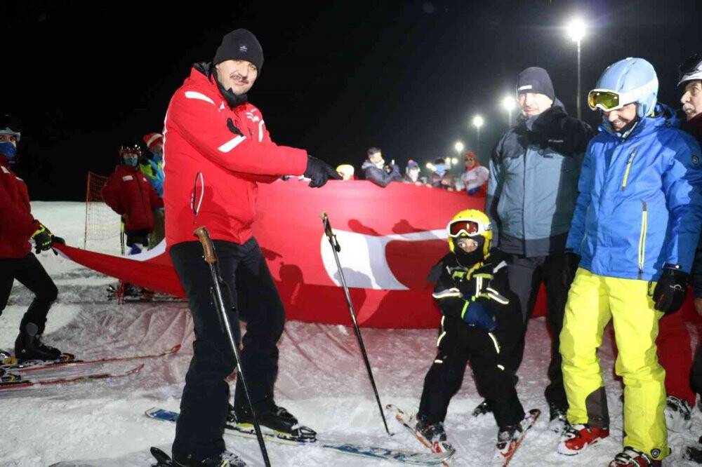 Yıldızdağı’nda kayak severler karın tadına vardı