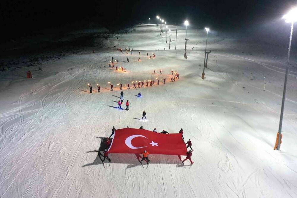 Yıldızdağı’nda kayak severler karın tadına vardı