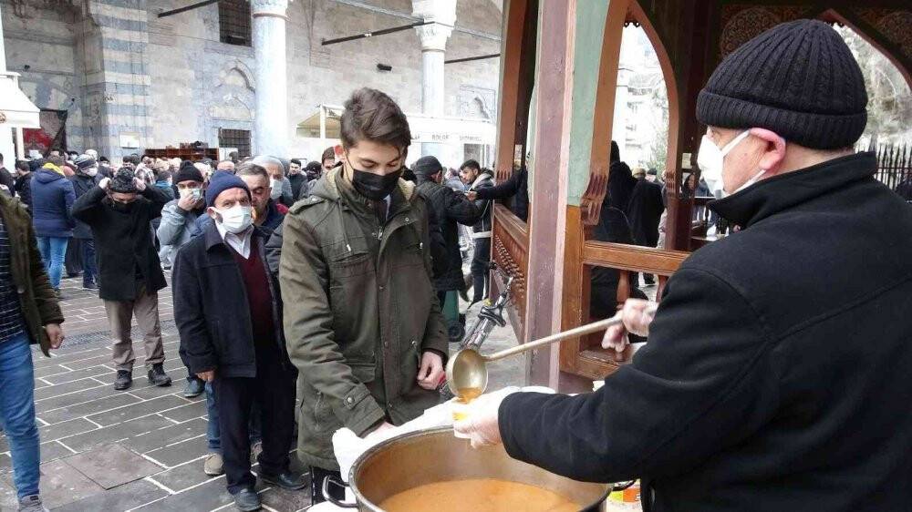 Yılın ilk sabah namazında camiler doldu taştı
