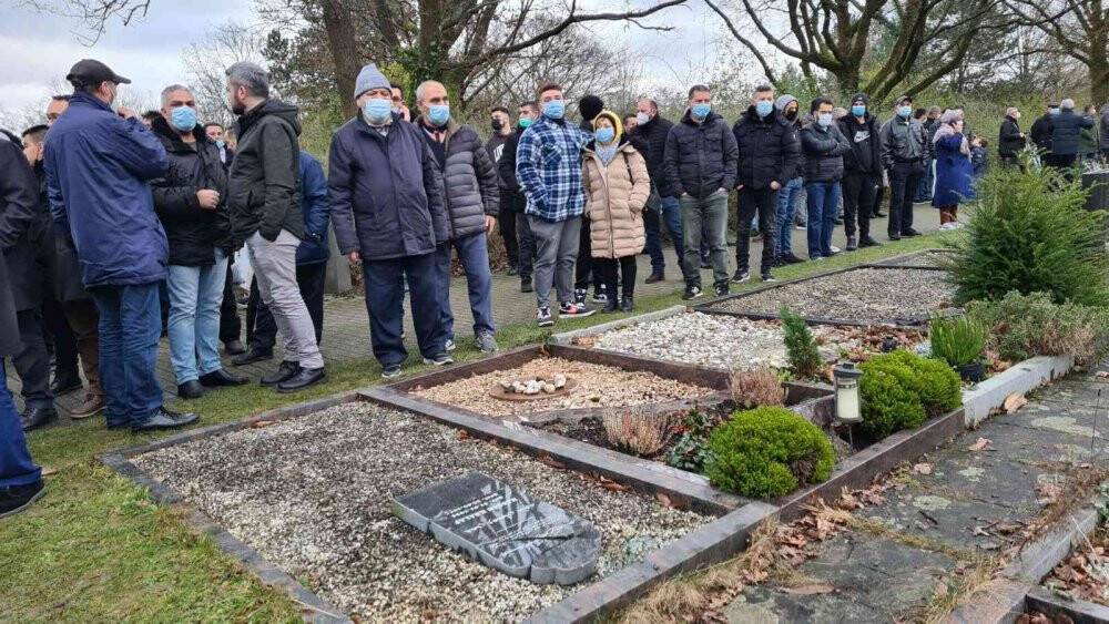 Almanya’da saldırıya uğrayan Müslüman mezarlığında anma programı
