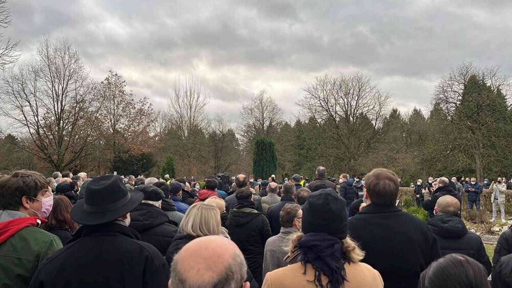 Almanya’da saldırıya uğrayan Müslüman mezarlığında anma programı