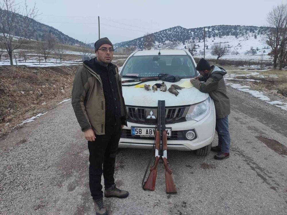 Ardıç kuşunu vuran 3 kişiye 18 bin 550 lira ceza